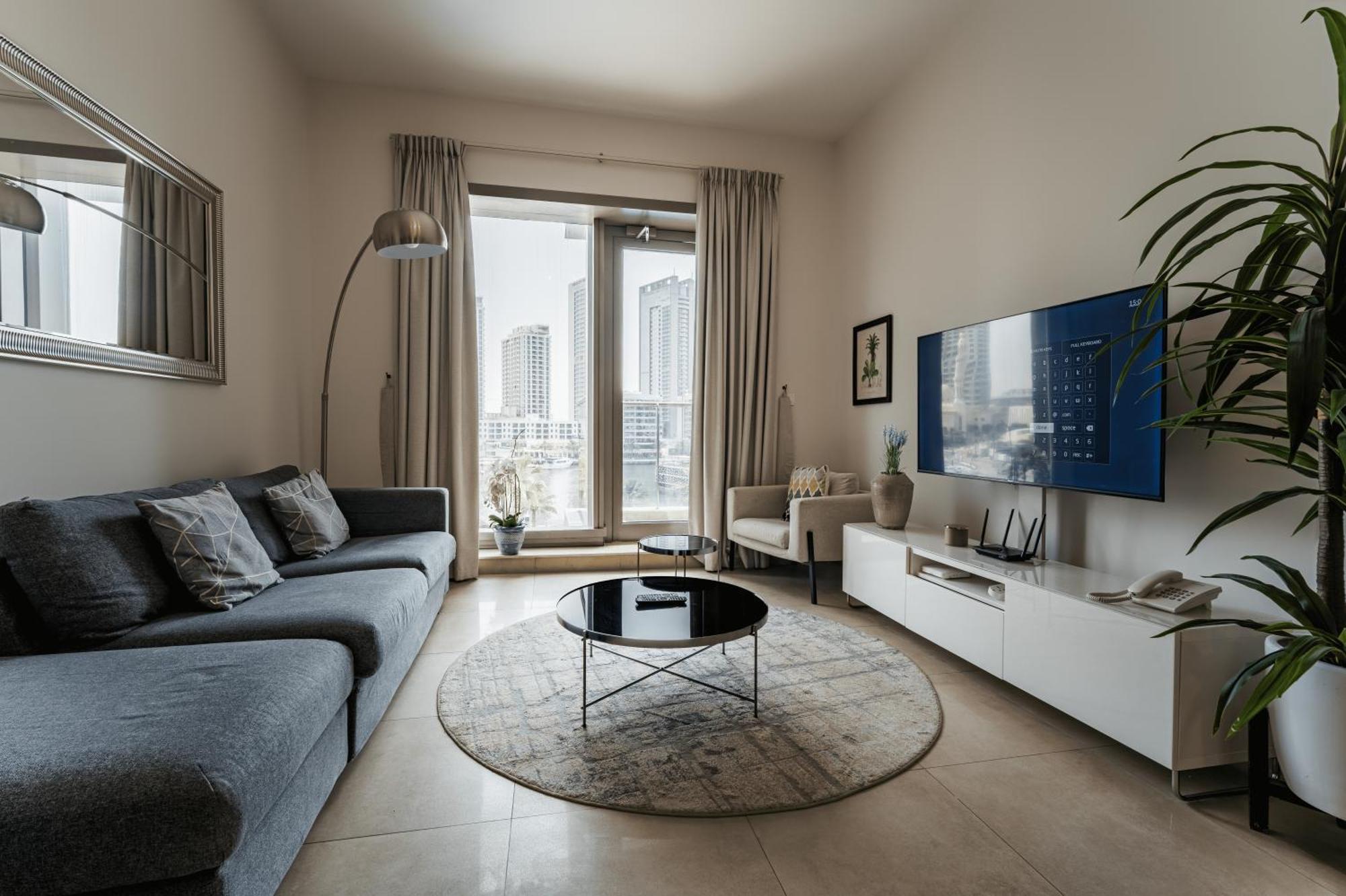 Izzzi - One Bedroom Apartment, Sparkle Tower Apartment Dubai