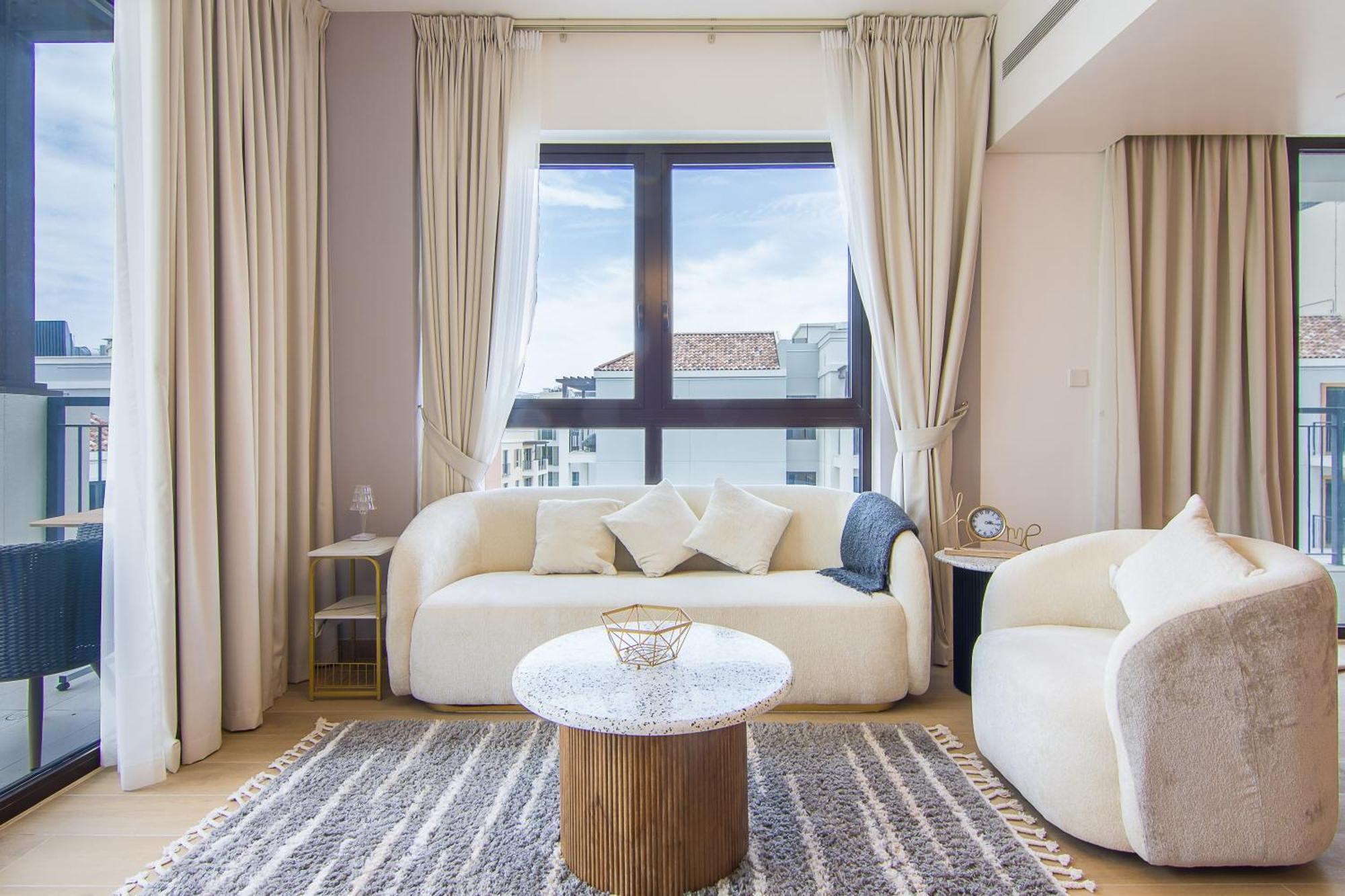 Affluent 2br With Access - La Cote Apartment Dubai