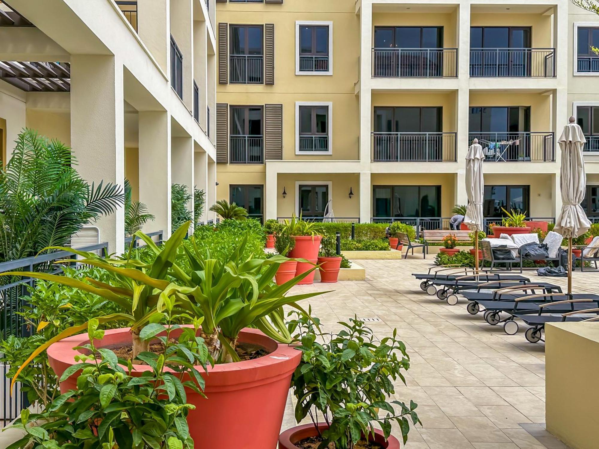 Apartment Affluent 2br With Access - La Cote *