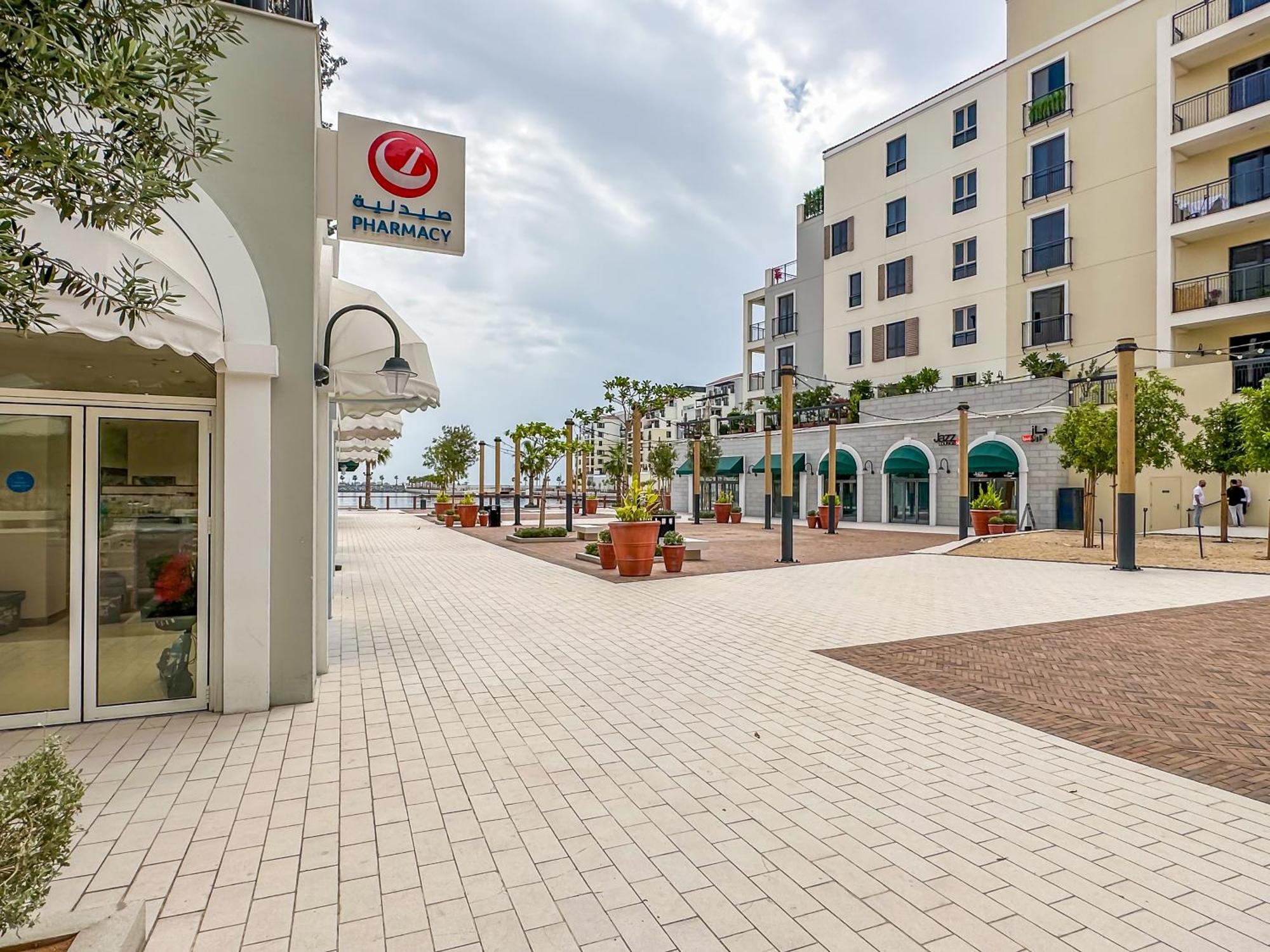 Apartment Affluent 2br With Access - La Cote *