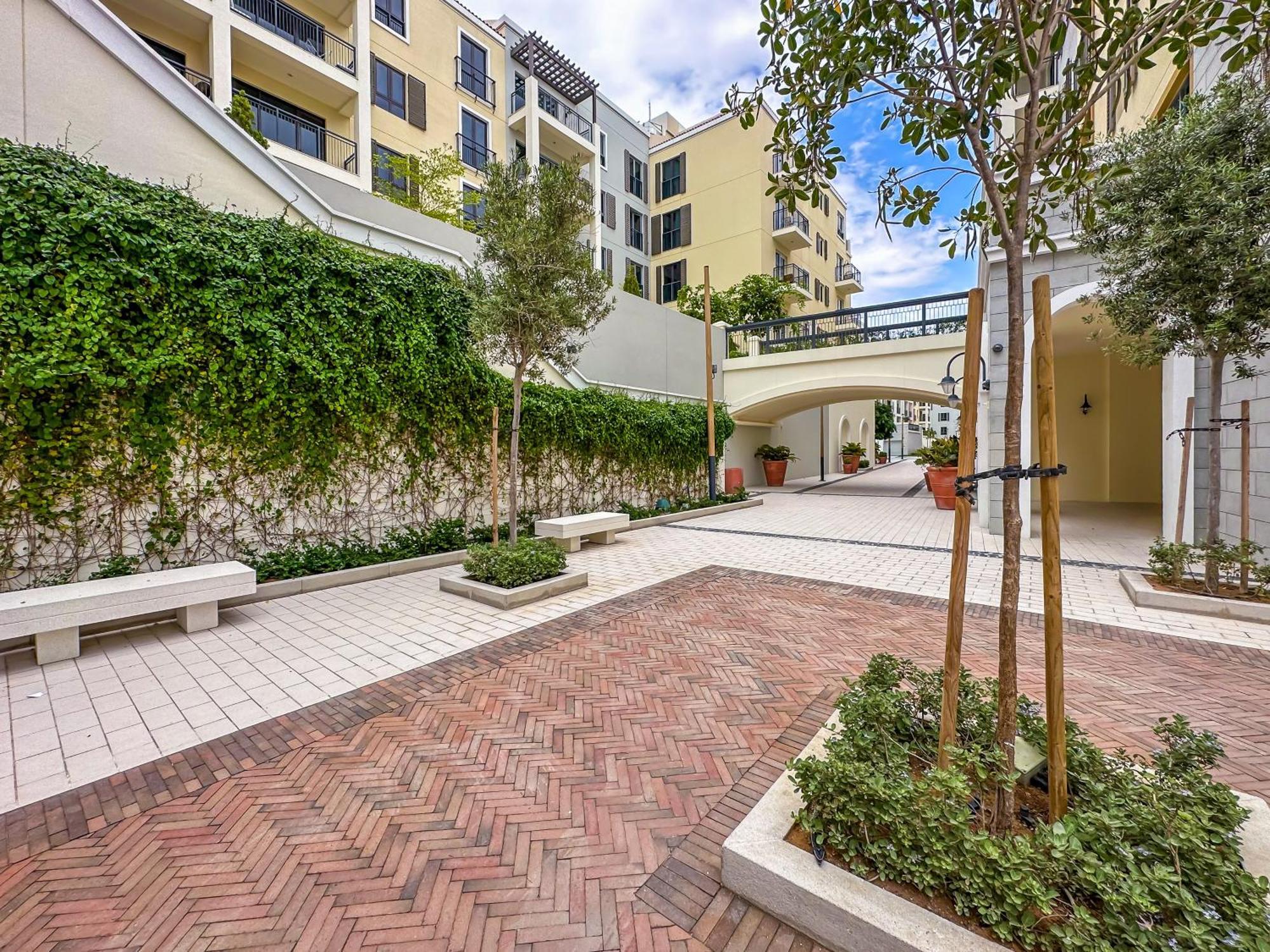 Apartment Affluent 2br With Access - La Cote *