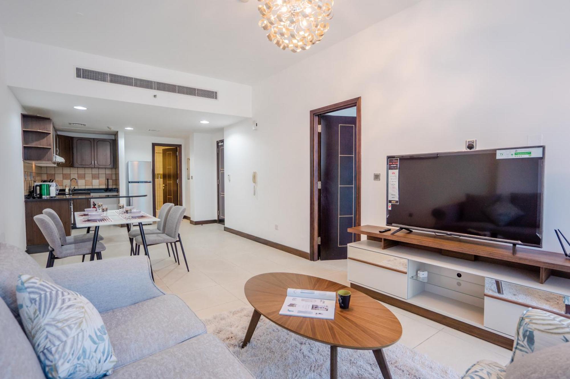 Elegant In Jlt Near Metro With Qbed, Pool, Gym, Fast Wi-fi Dubai