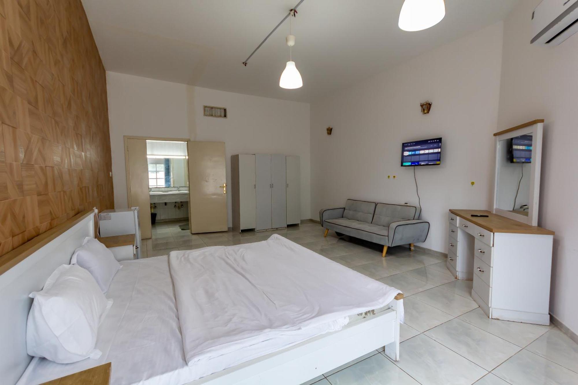 Homestay Relaxing Private In Compound Housing Near Burj Alarab 124 Dubai