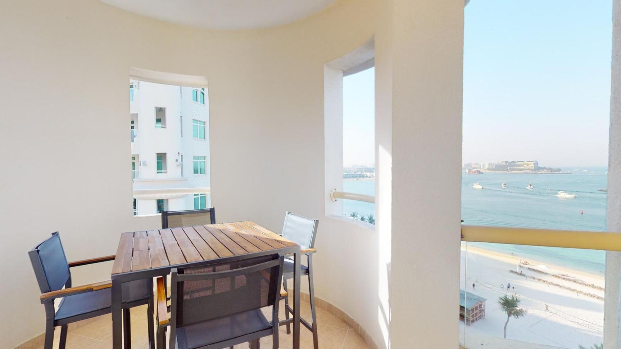 Daire Al Dabas Views, 3bd Sleeps 6, Beachfront & Pool Access *