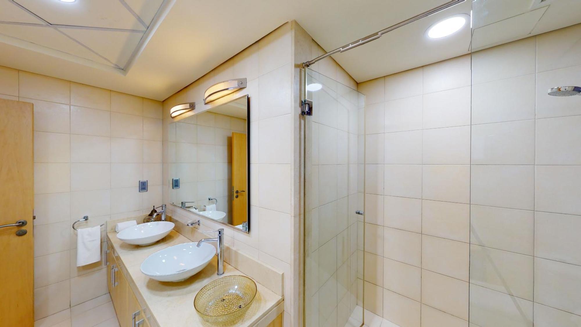 Daire Al Dabas Views, 3bd Sleeps 6, Beachfront & Pool Access Dubai
