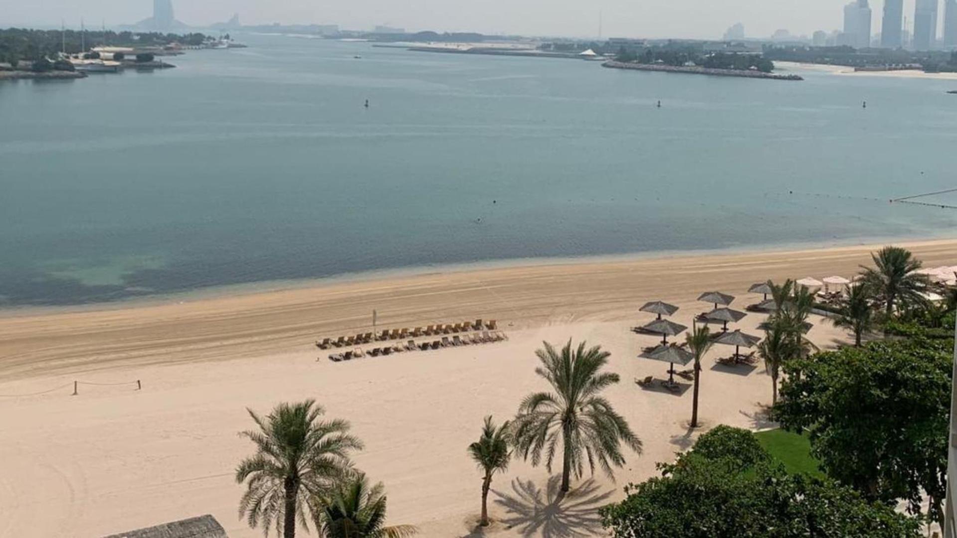 Al Dabas Views, 3bd Sleeps 6, Beachfront & Pool Access Daire