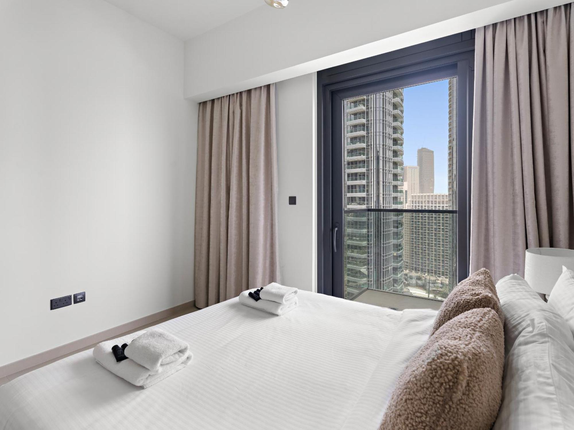 Vibrant 3bdr Plus 1 Guest In Downtown With Burj Khalifa View Dubai