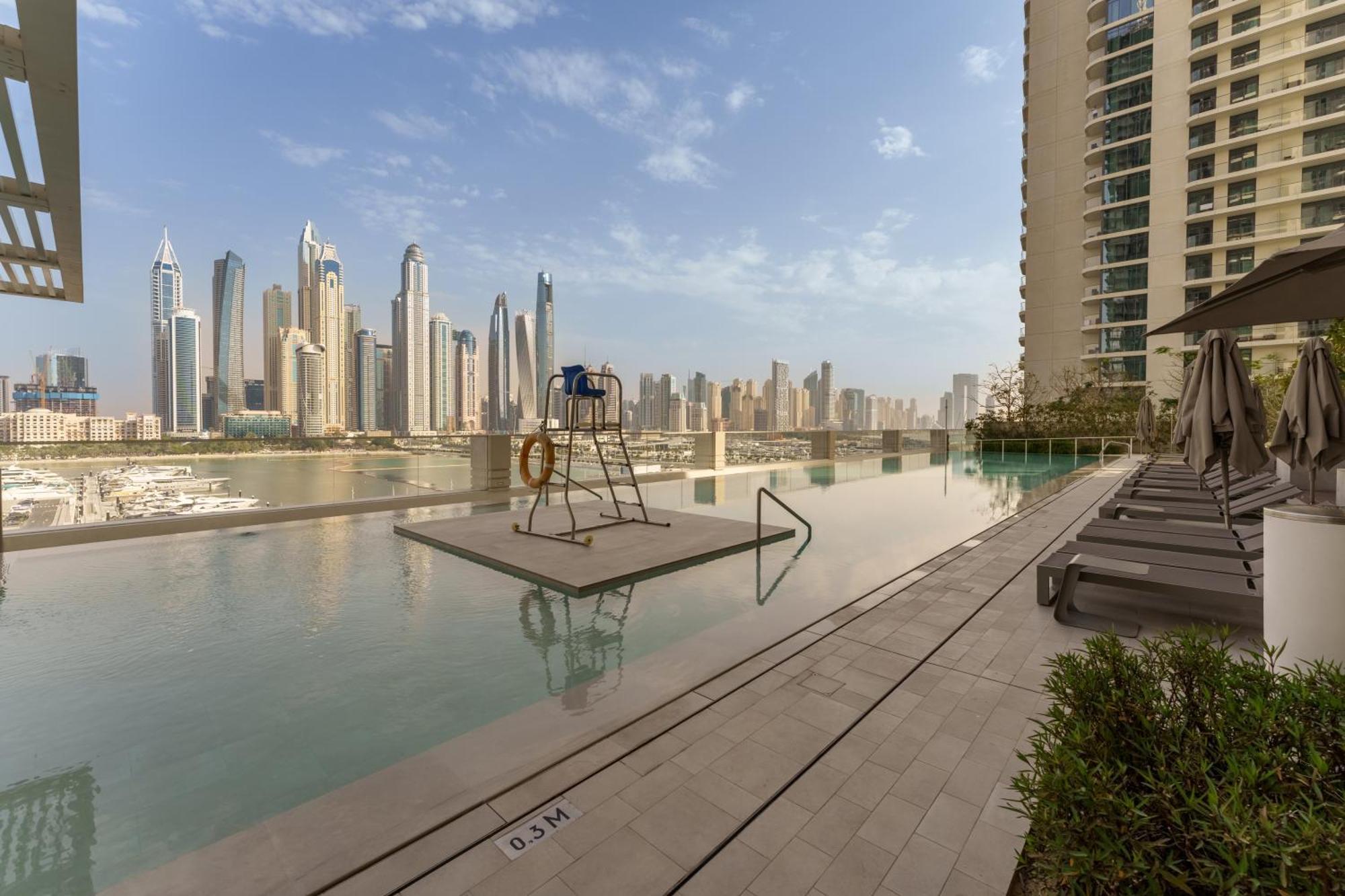 Maison Privee - Upscale With Partial Marina & Palm Views Apartment *