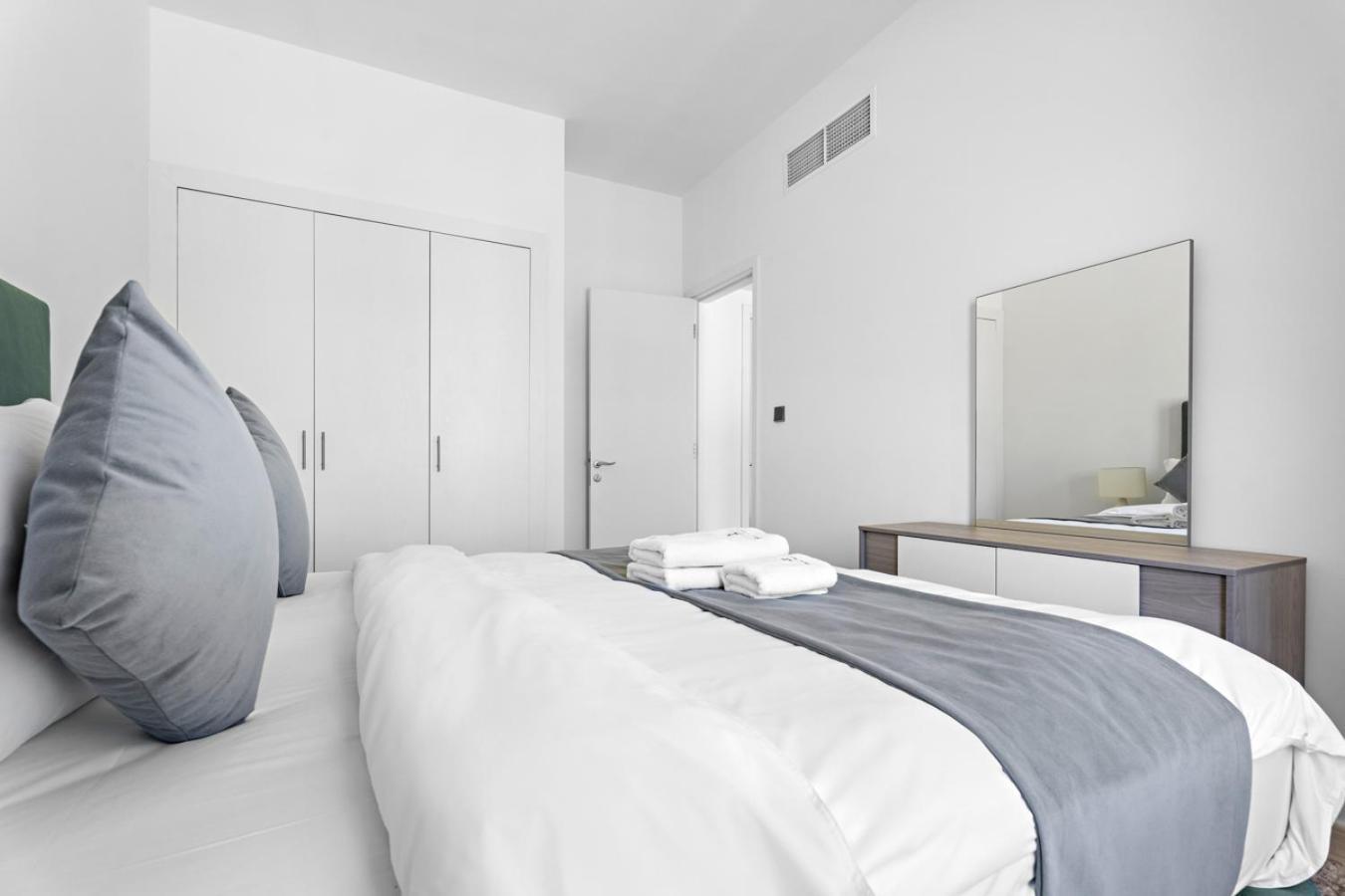 Apartment Whole 3 Bedroom With Maids House - The Springs - Privat Garden *