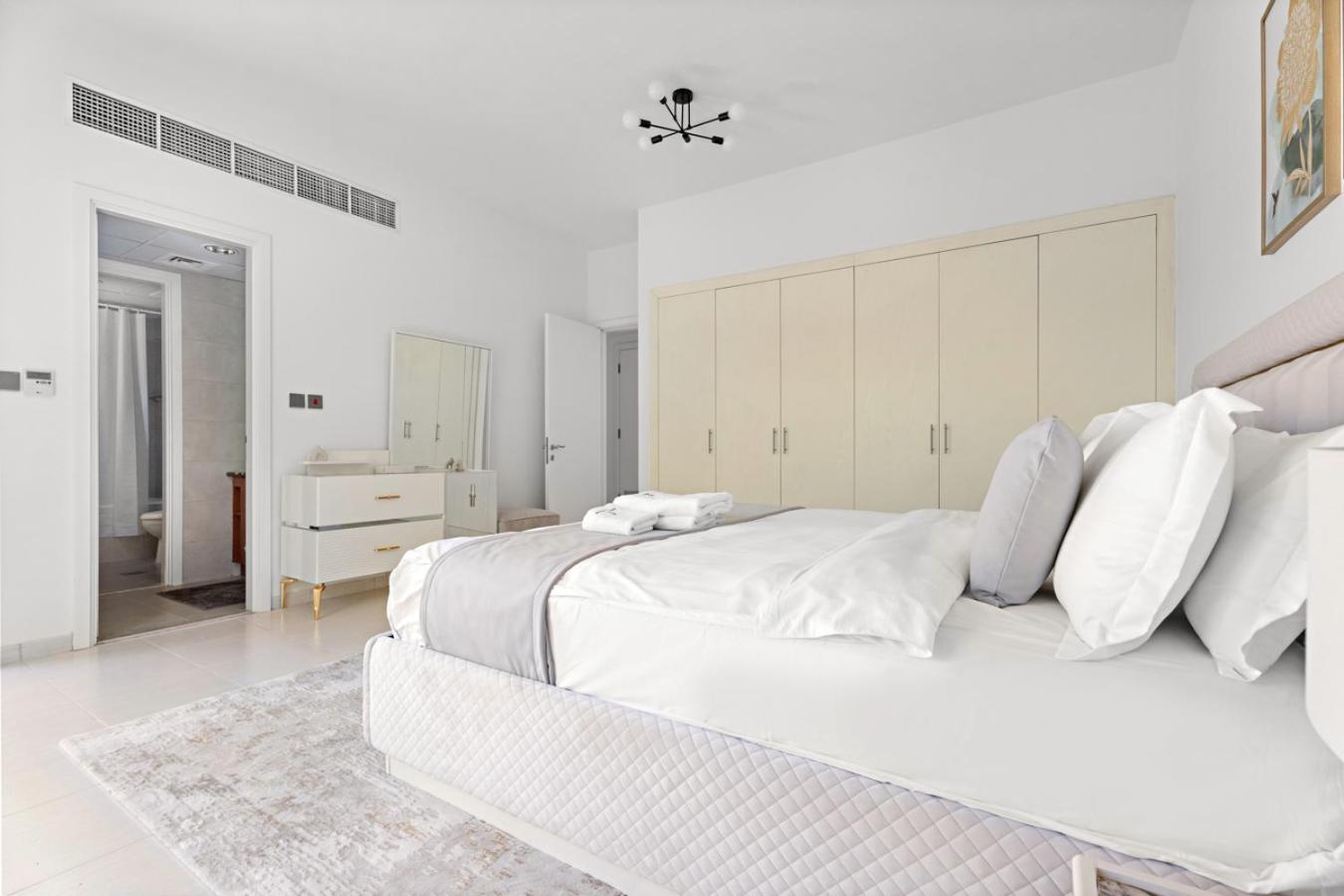 Whole 3 Bedroom With Maids House - The Springs - Privat Garden *