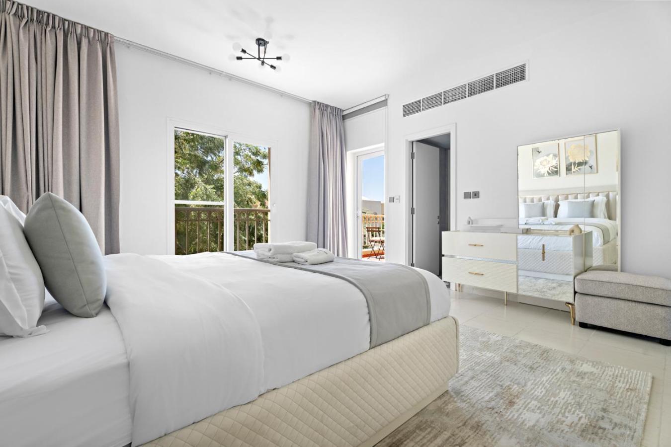 Whole 3 Bedroom With Maids House - The Springs - Privat Garden * Dubai