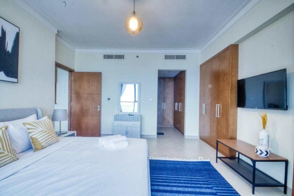 Beautifully Furnished 3br + Maids - Creek Harbour Apartment *