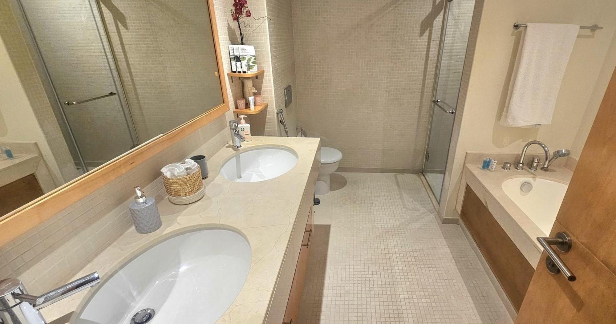 Luxurious Large 2br With Marina And Sea Views Apartment