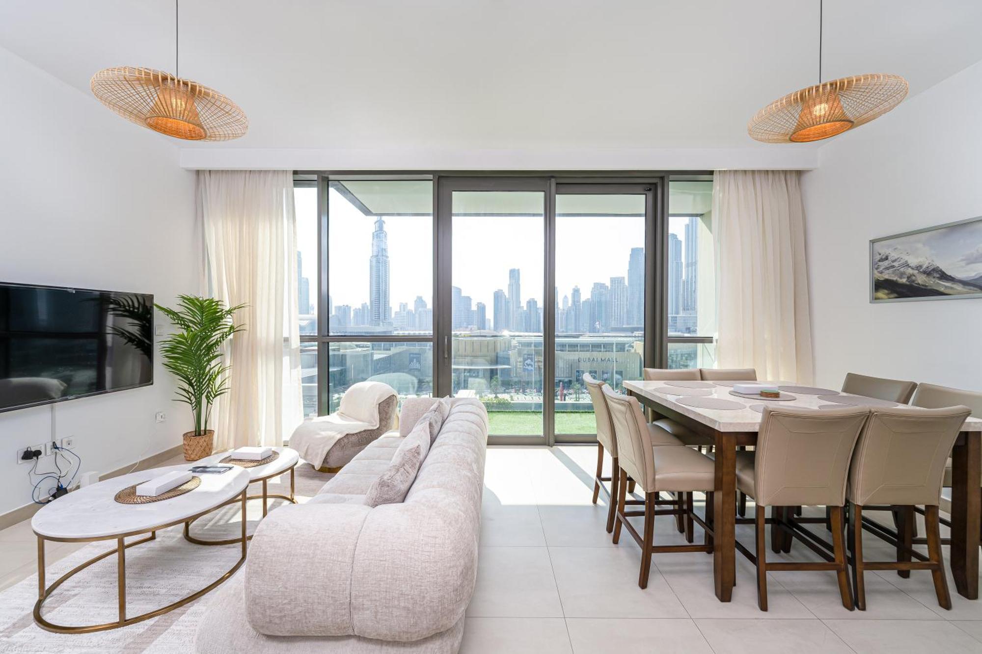 Luxury 3-bedroom In Apartment *