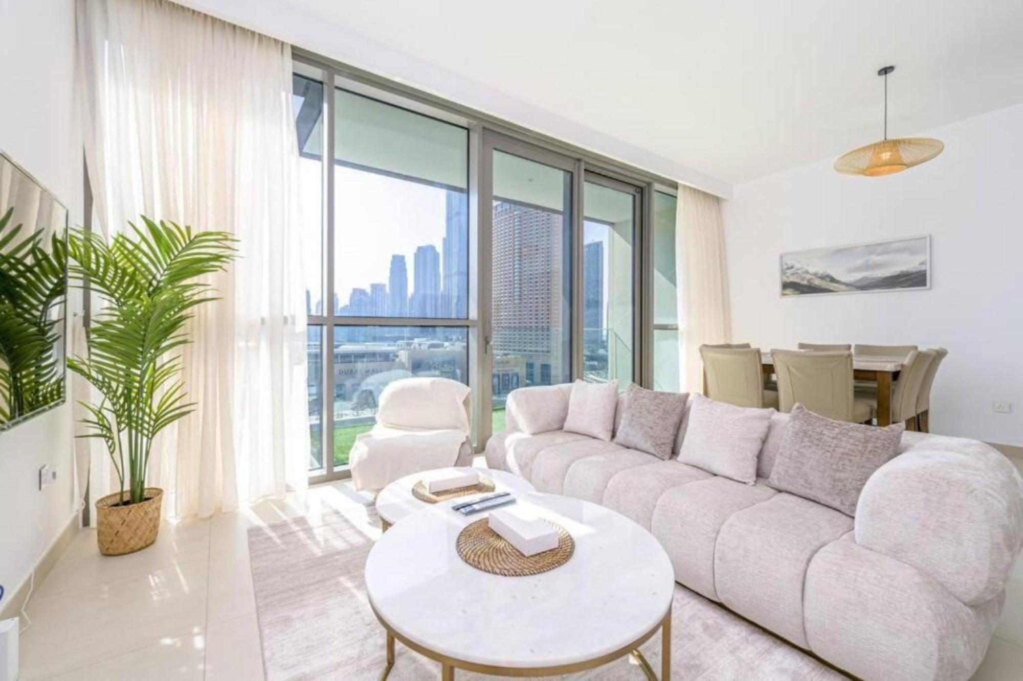 Luxury 3-bedroom In Apartment *