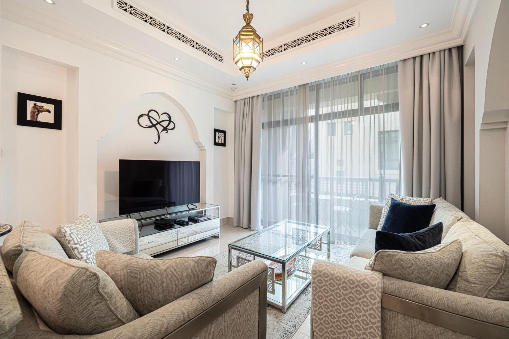 Old Town Luxury: 1-br With Large Terrace & Burj Khalifa View Apartment