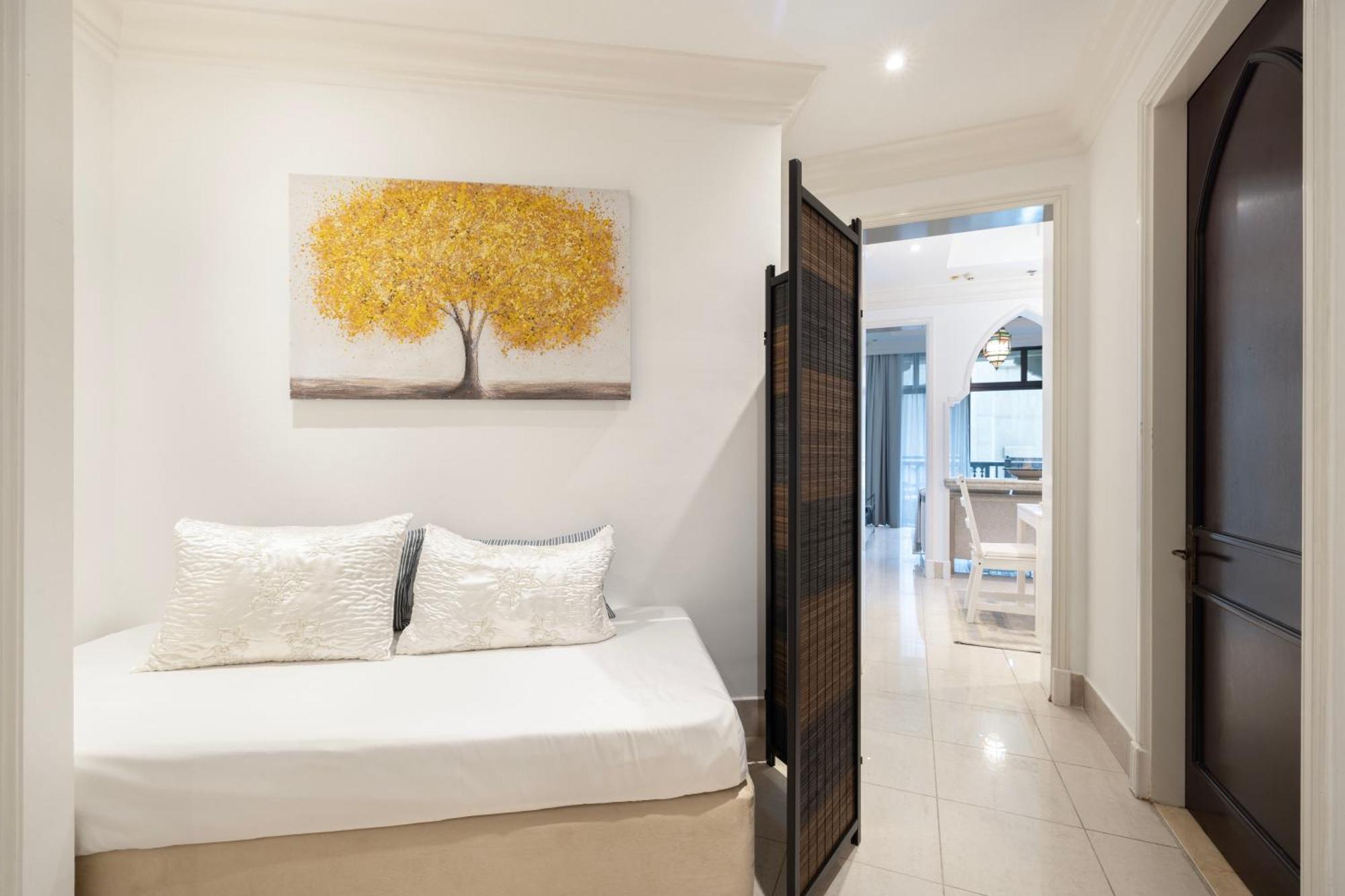 Apartment Old Town Luxury: 1-br With Large Terrace & Burj Khalifa View *