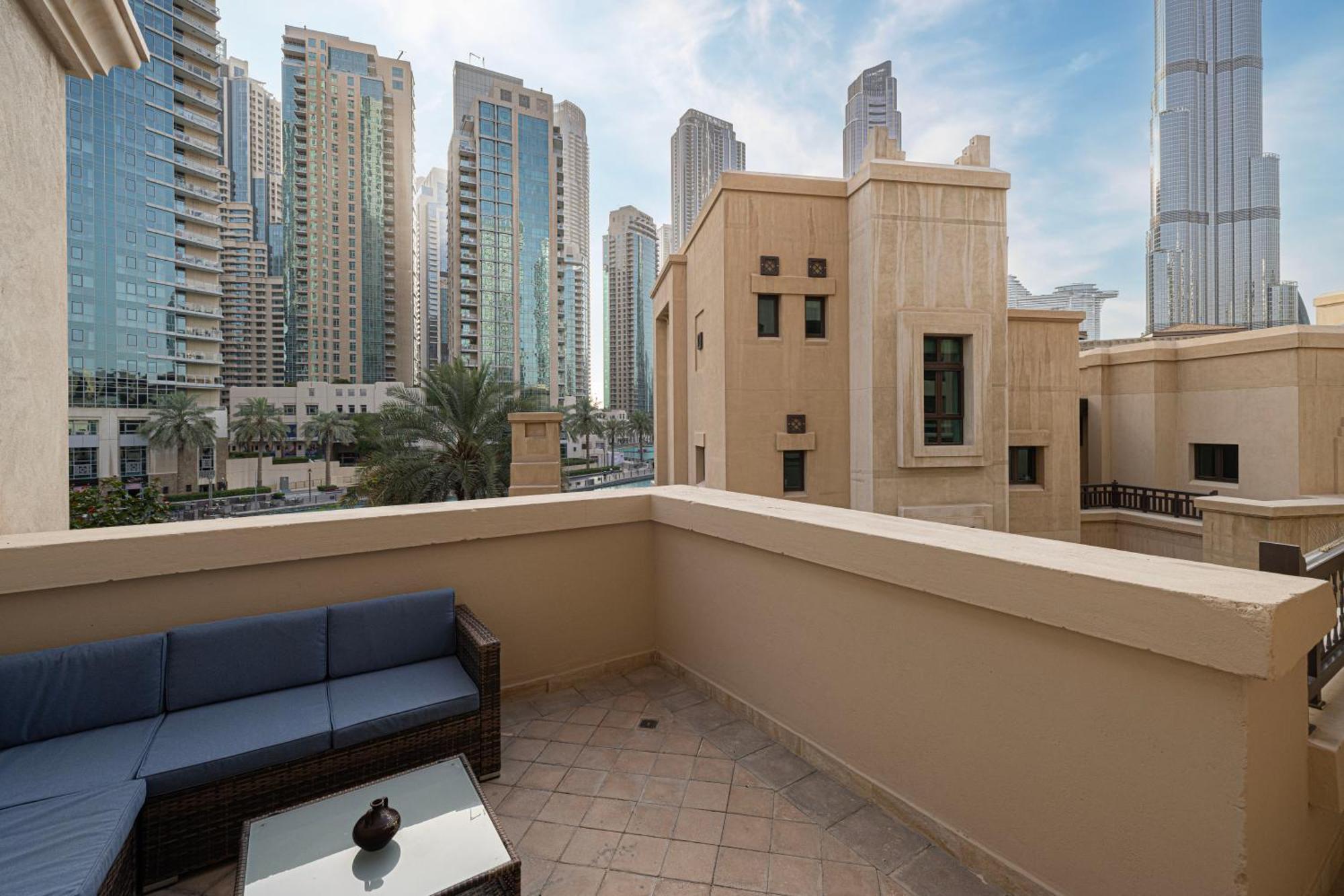 Old Town Luxury: 1-br With Large Terrace & Burj Khalifa View Dubai