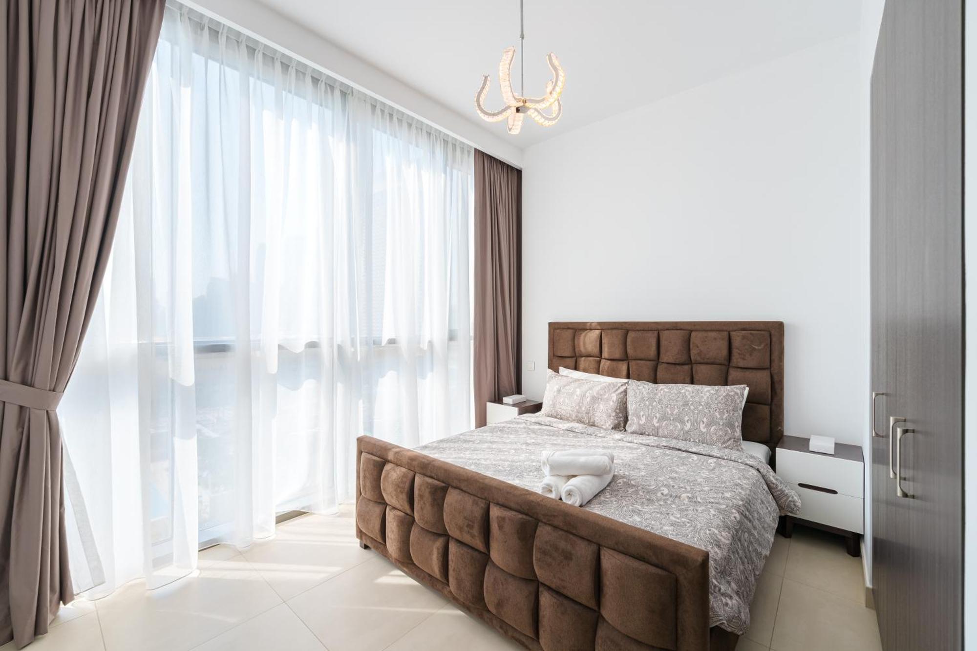 Apartment Luxury 3-bedroom In *