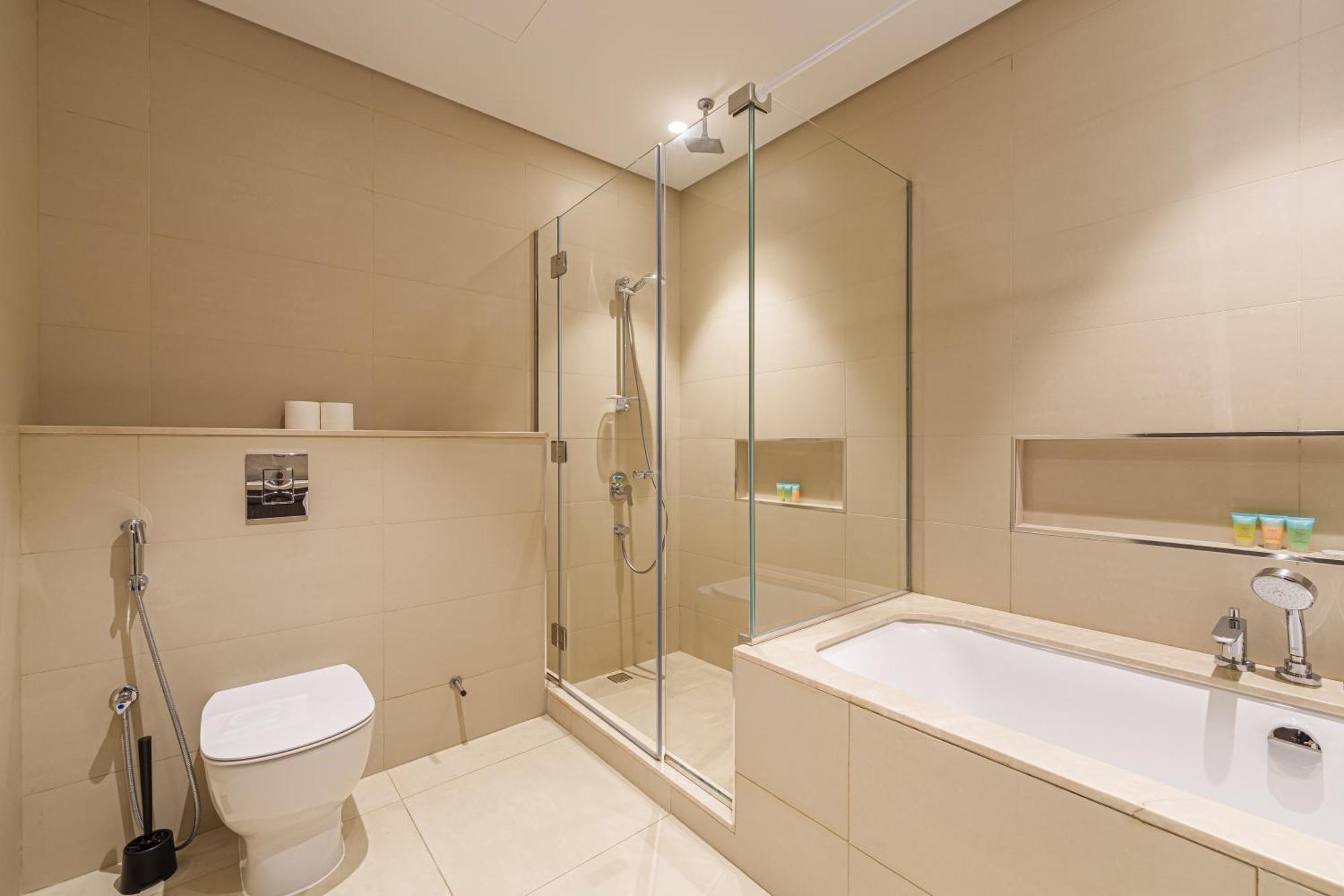 Luxury 3-bedroom In Apartment *