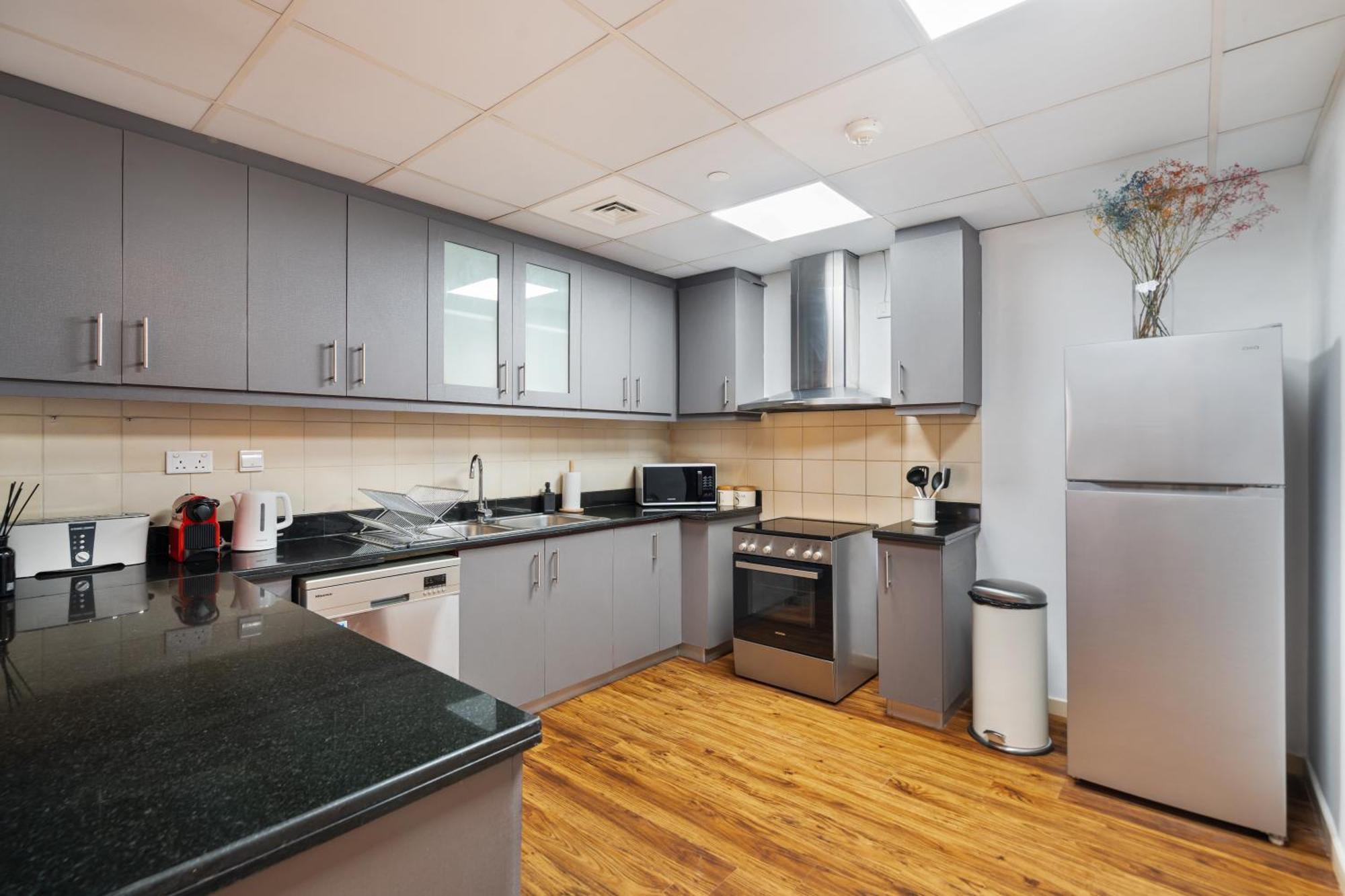 Daire Specious 5br Maid On Jbr Prime Location! Walk To The Mall, Dining & Entertainment - By Sunkissed Homes *