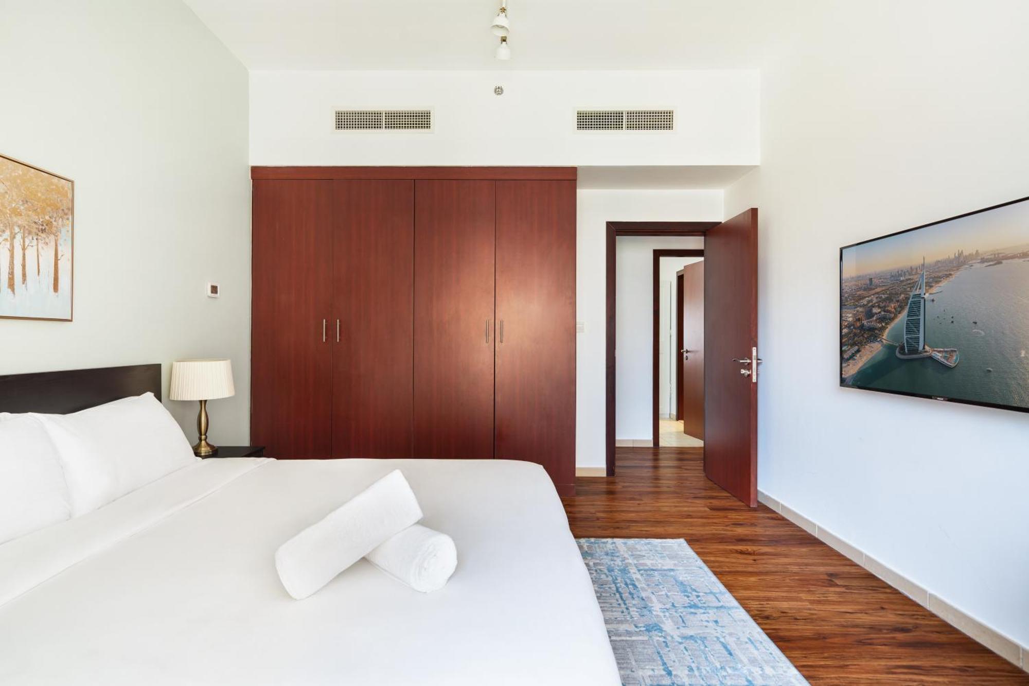 Daire Specious 5br Maid On Jbr Prime Location! Walk To The Mall, Dining & Entertainment - By Sunkissed Homes