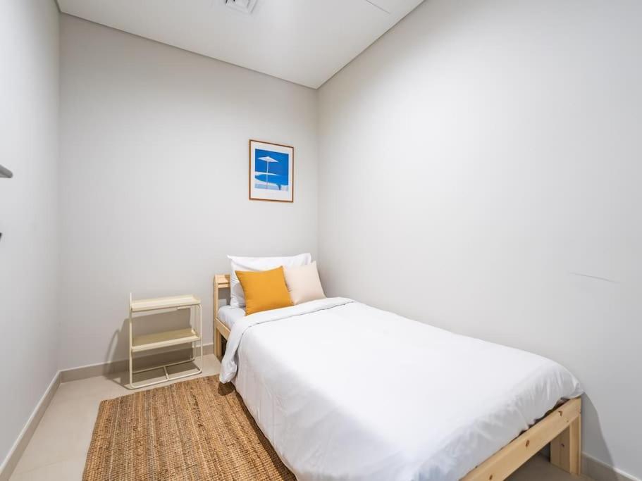 Fully Furnished With Mall Access *