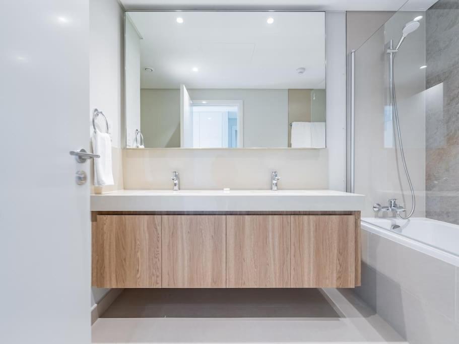 Fully Furnished With Mall Access Apartment *