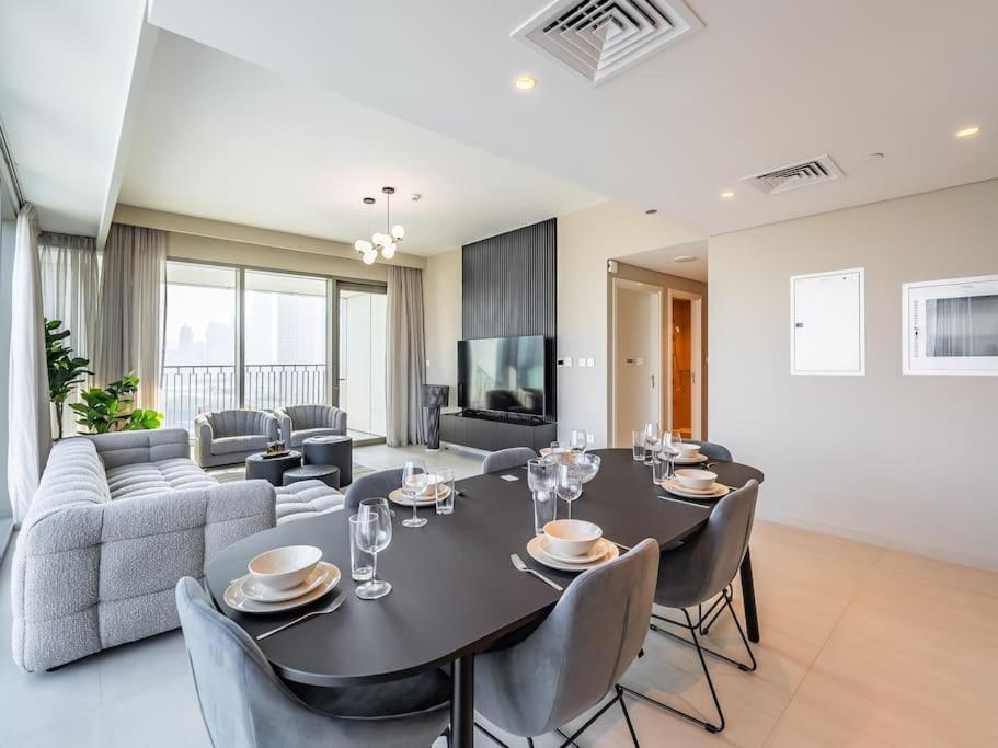 Fully Furnished With Mall Access