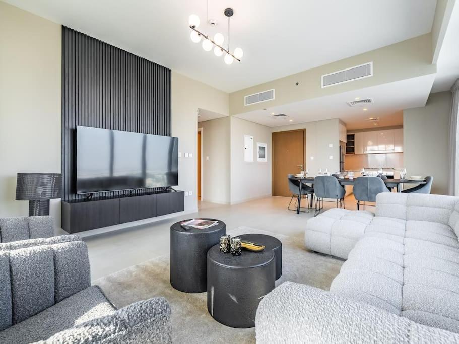 Apartment Fully Furnished With Mall Access Dubai
