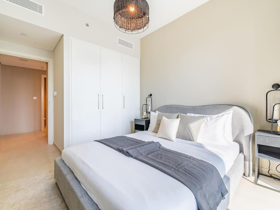 Fully Furnished With Mall Access Apartment *