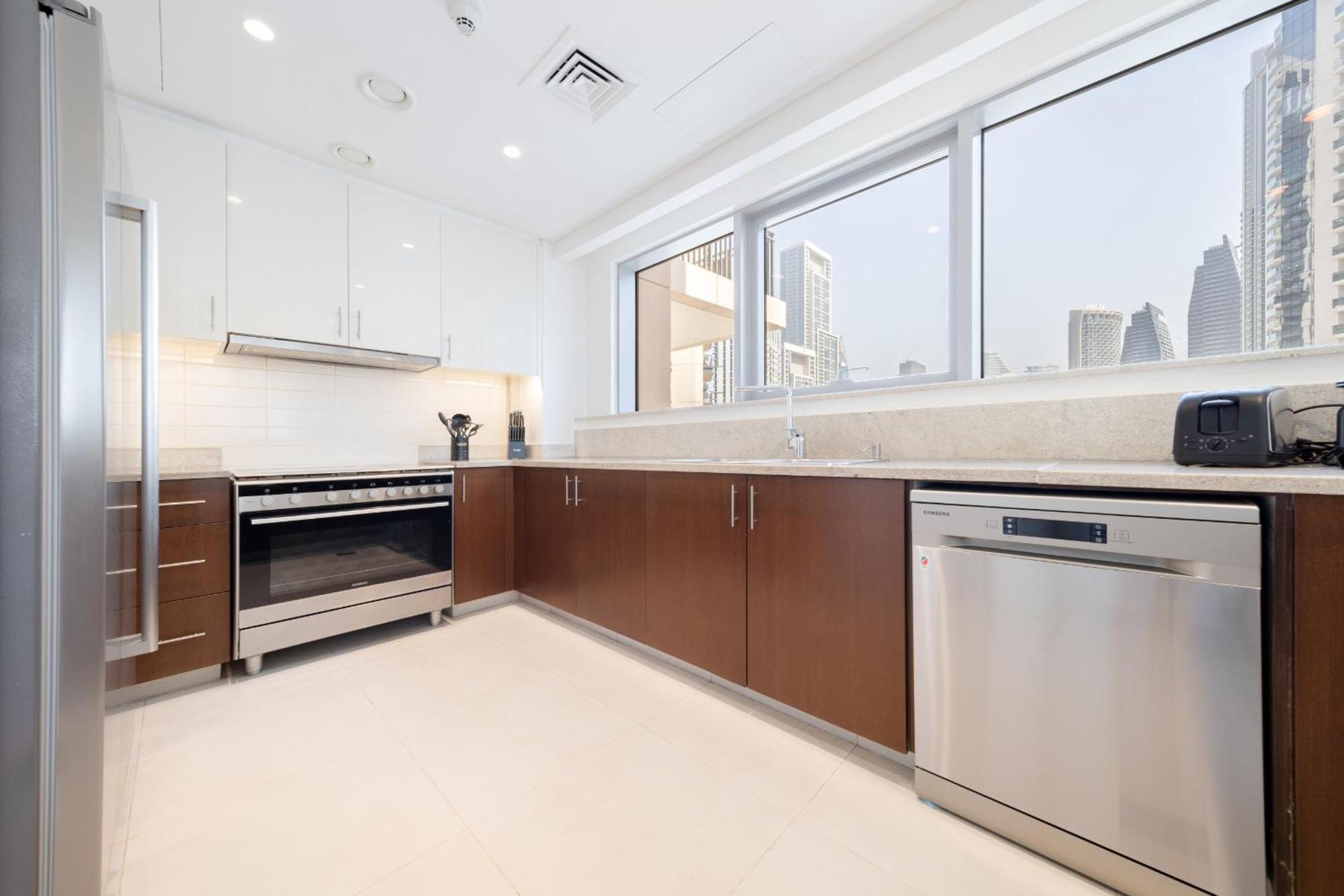 Eden's Homes & - Blvd Crescent Apartment Dubai