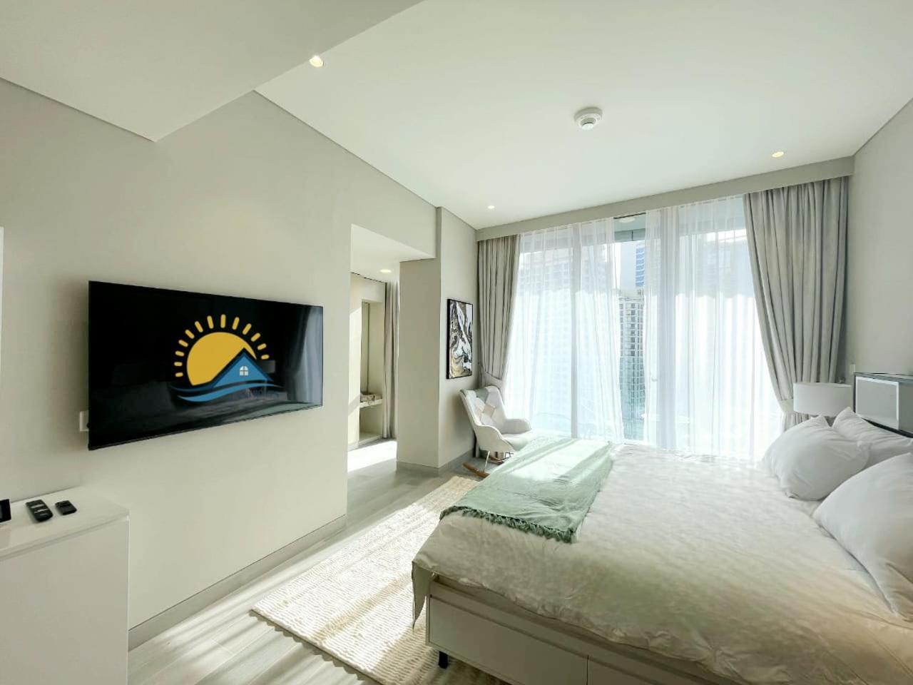 Apartment Marina Walk Gem Modern With Pool & Gym Access, Steps To & Metro *