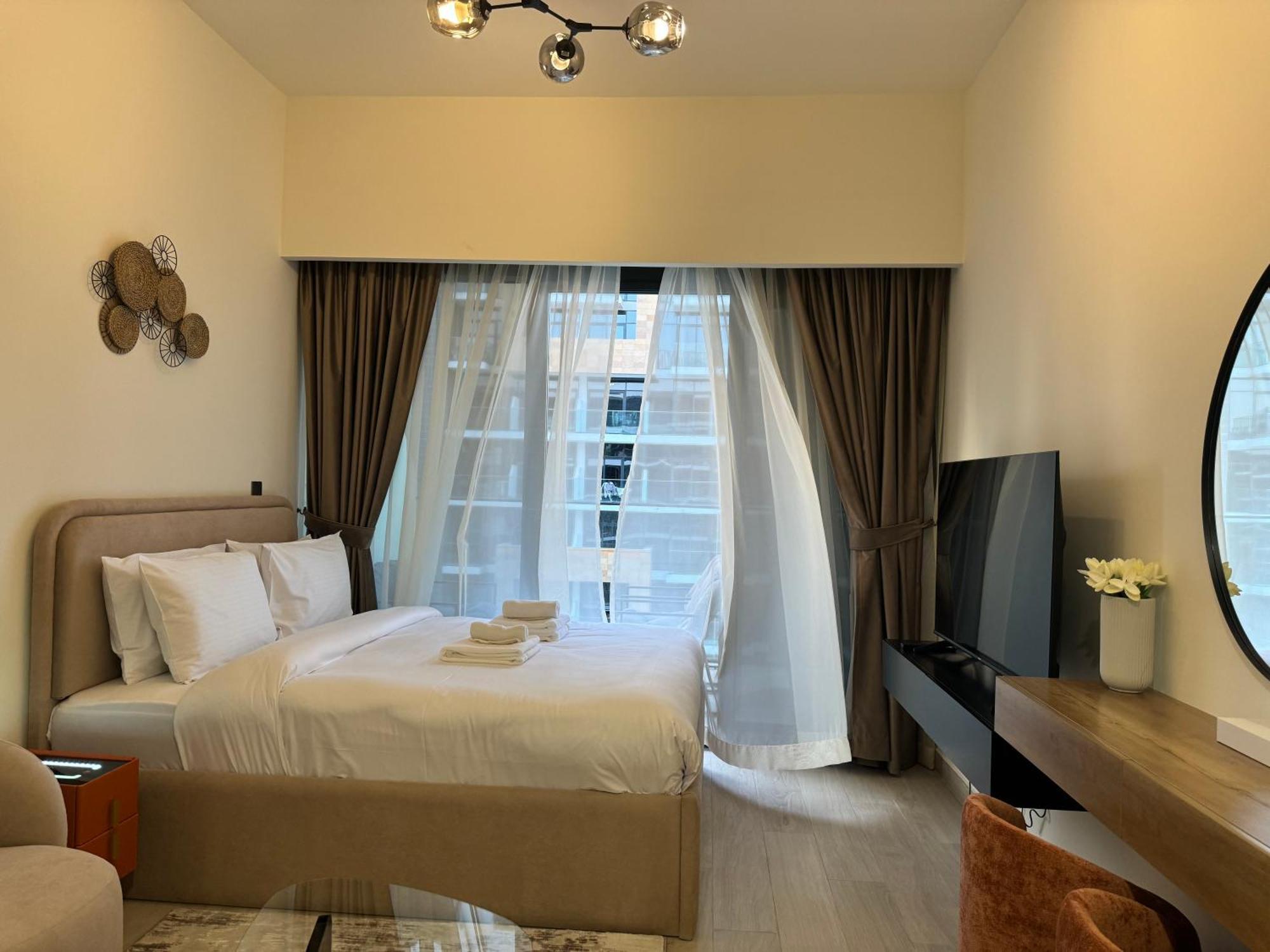 Ashri Hh, Standard In Riviera * Dubai