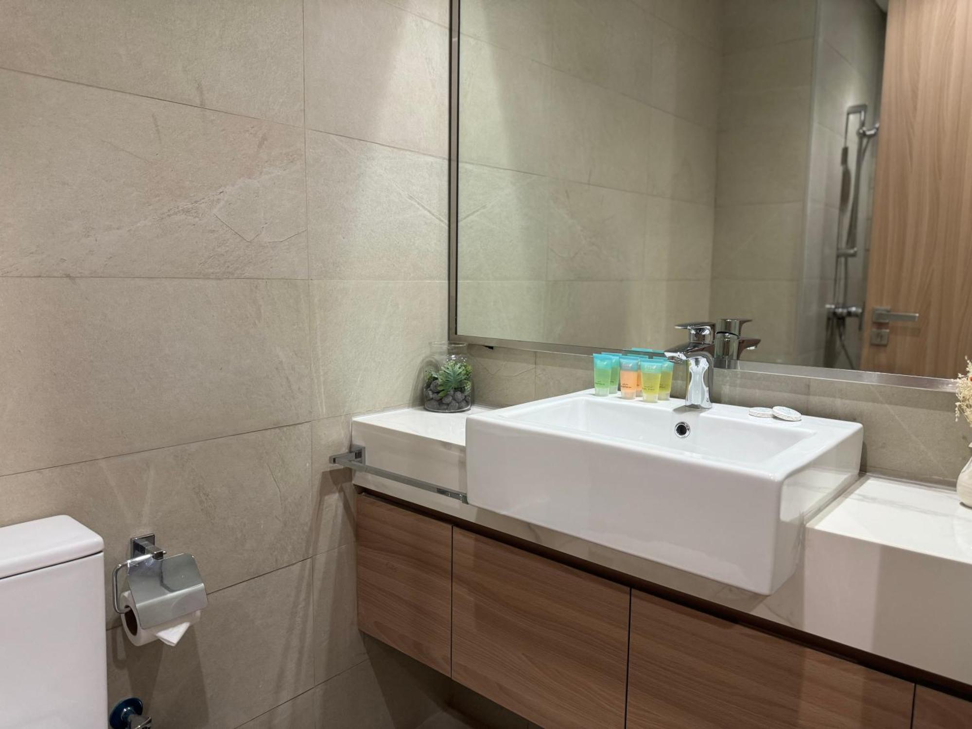 Ashri Hh, Standard In Riviera Dubai