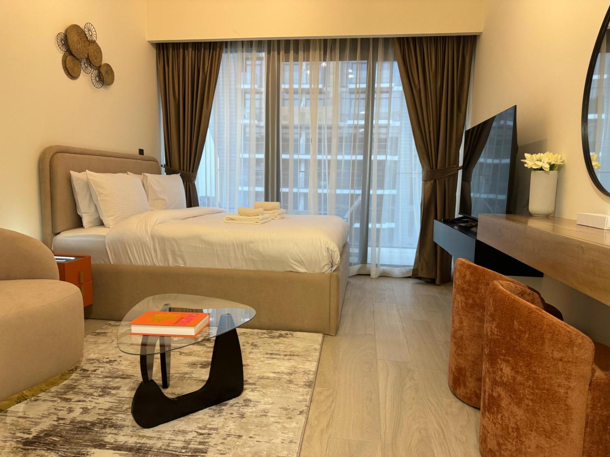 Ashri Hh, Standard In Riviera * Dubai