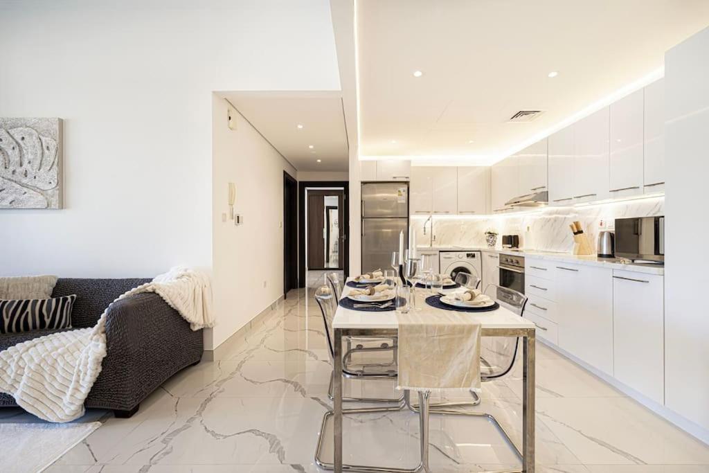Apartment Luxe 2-bedroom In Heart Of Marina