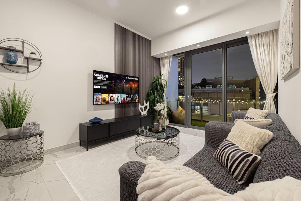 Luxe 2-bedroom In Heart Of Marina