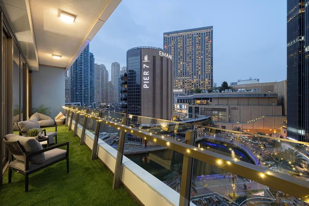 Luxe 2-bedroom In Heart Of Marina Apartment