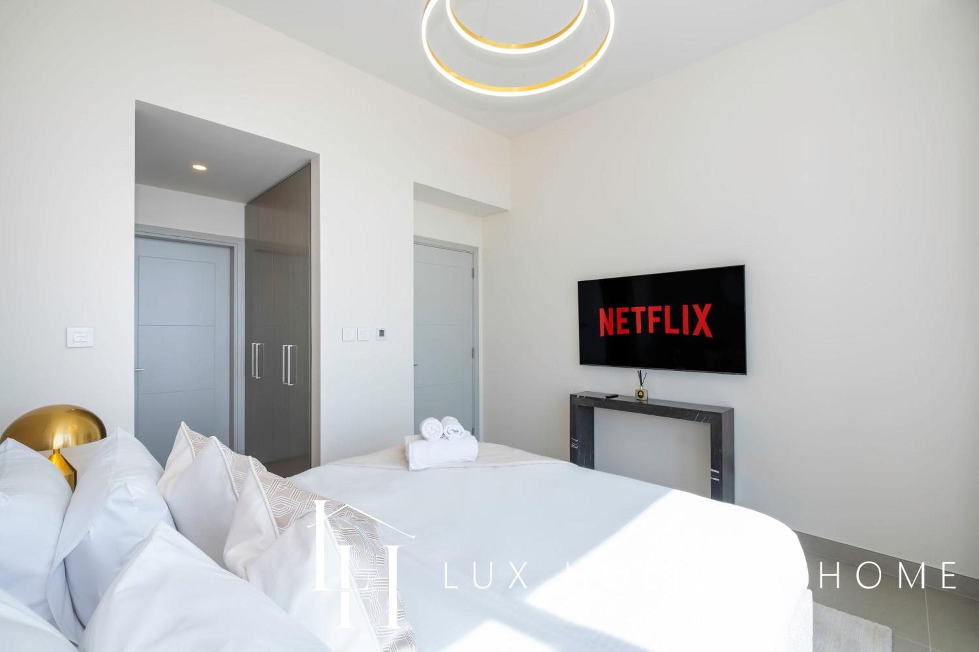 Lux The Downtown Sea View Apartment