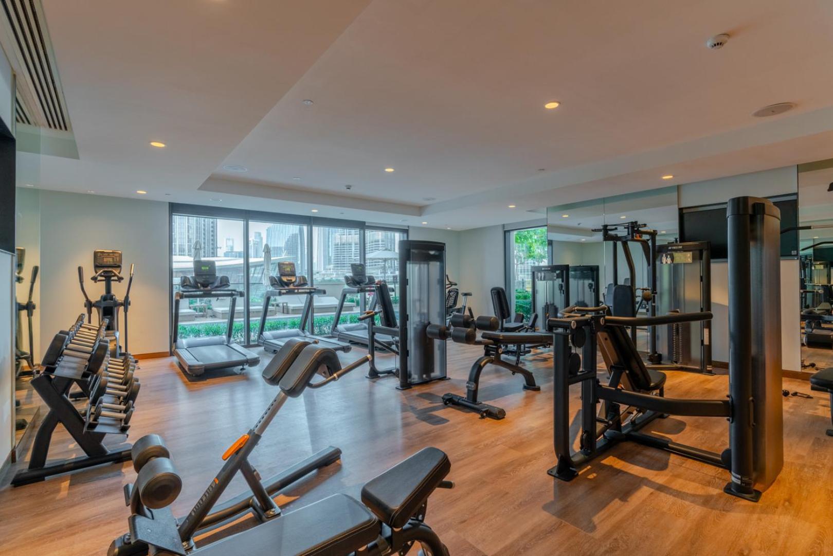Downtown Luxury - Stunning Burj Khalifa View - 5 Minutes Walk To Mall *