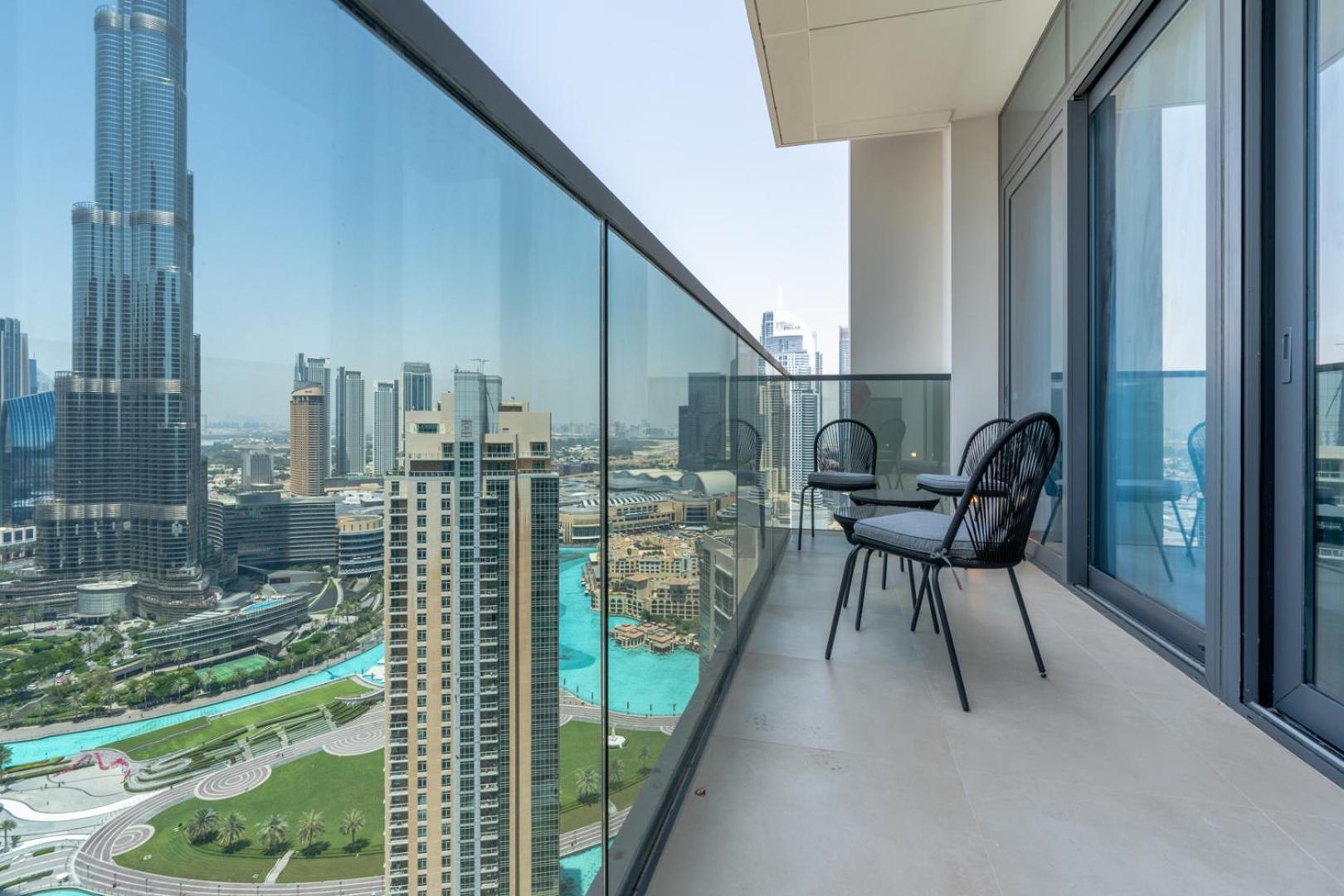 Downtown Luxury - Stunning Burj Khalifa View - 5 Minutes Walk To Mall Apartment *