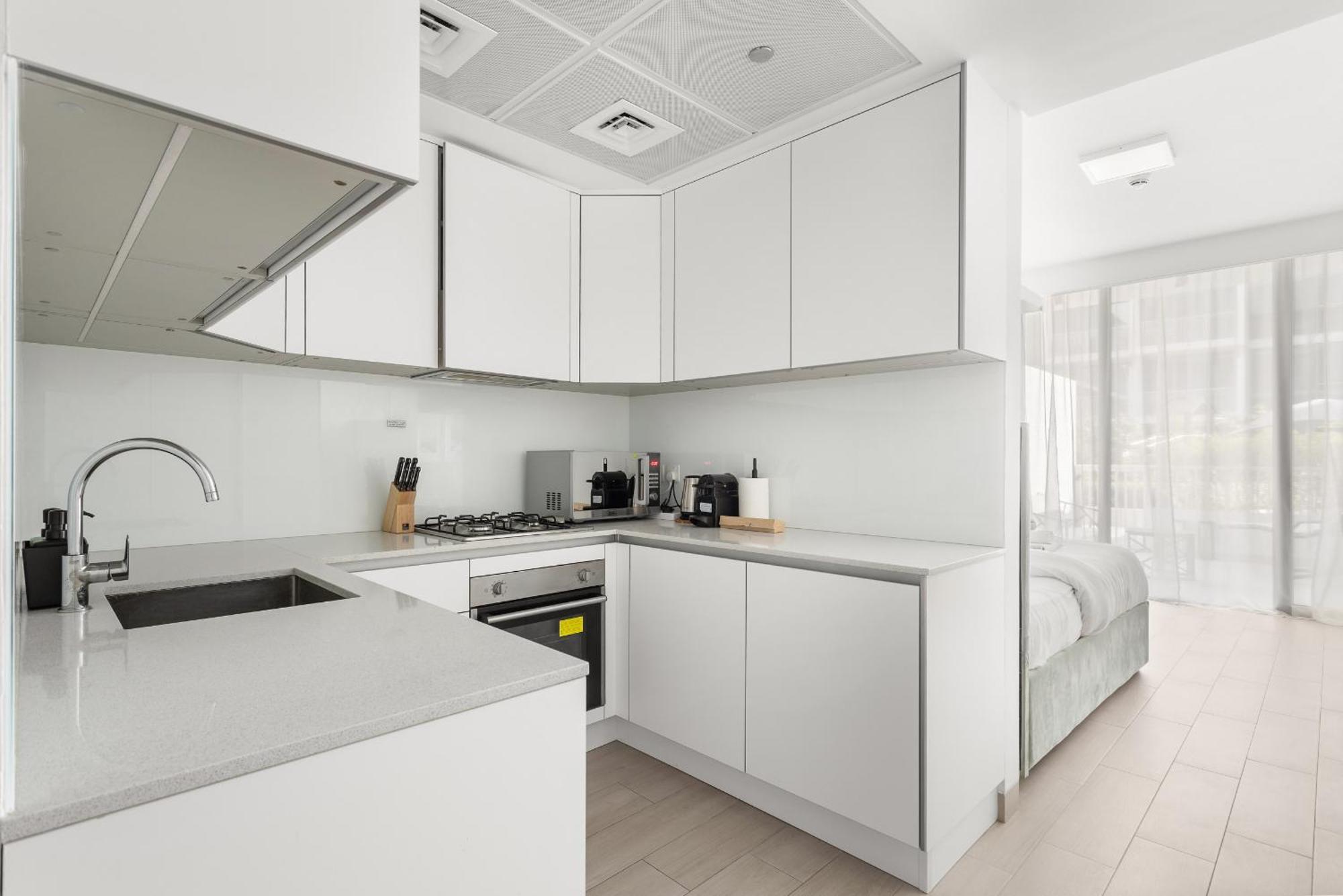 Vayk - Modern In Jvc With Terrace *