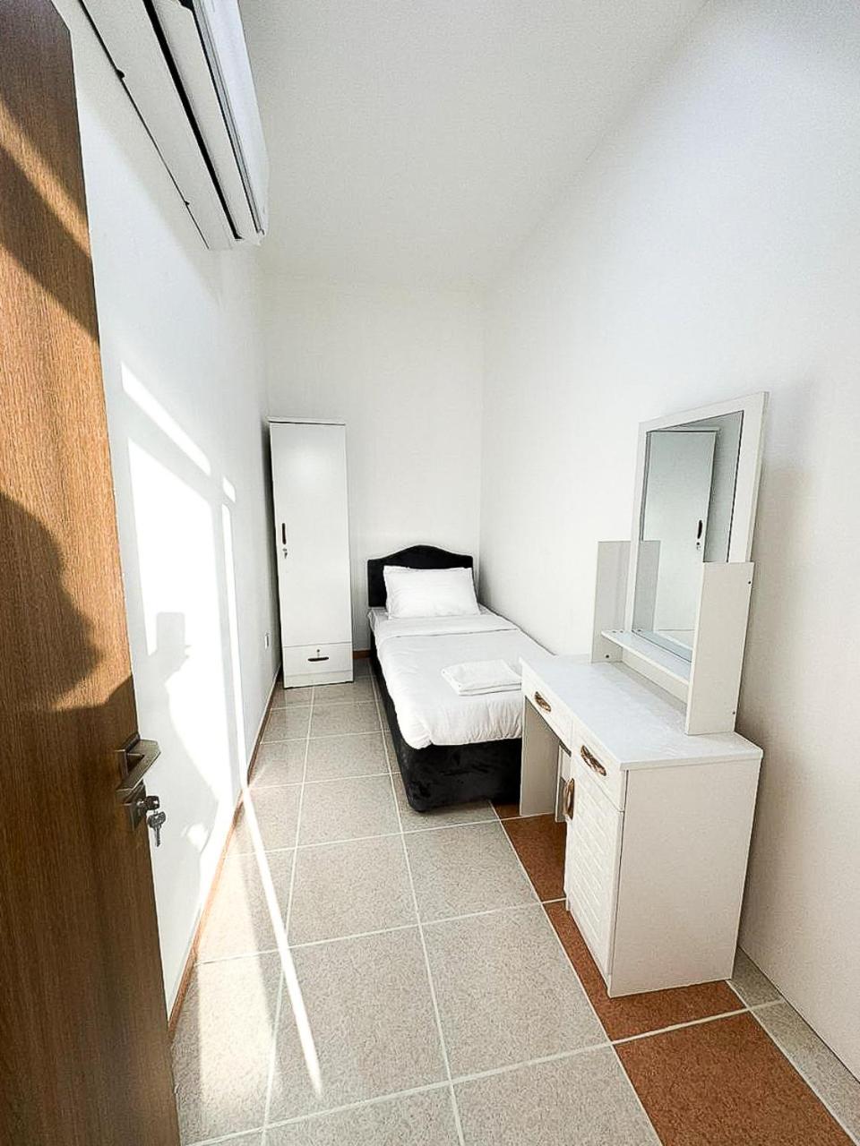 Karama Star 2 - Homestay Dubai