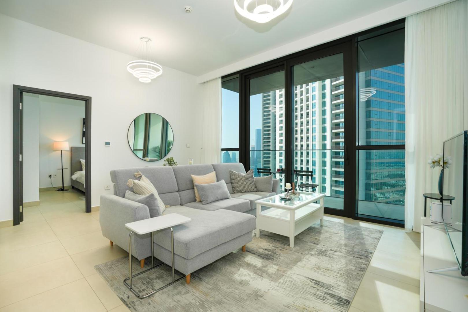Downtown Luxury, Direct Access To The Mall Apartment