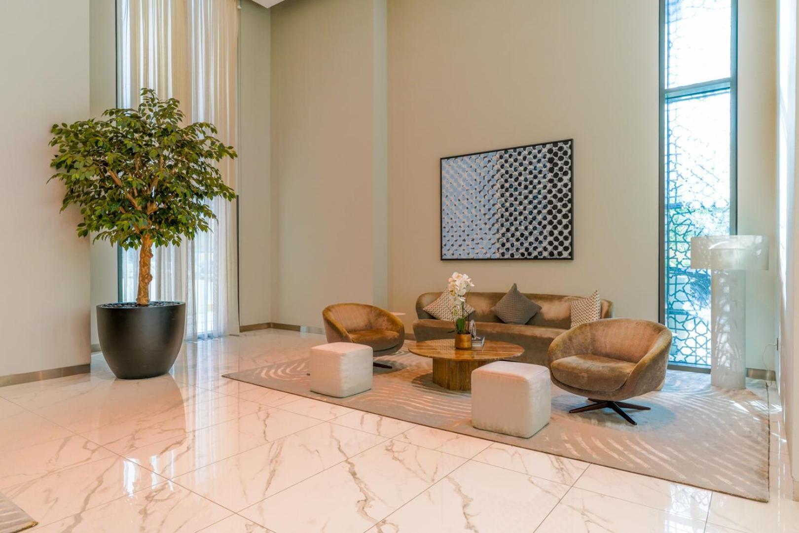 Downtown Luxury, Direct Access To The Mall Apartment