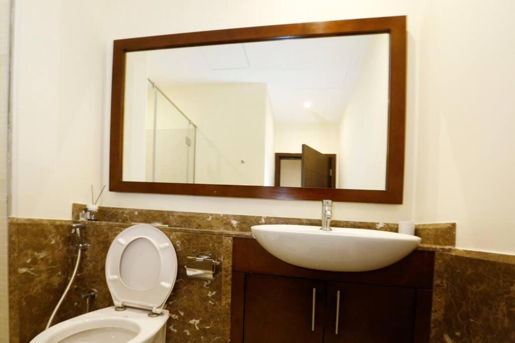 Brown Stone Homes Burj Khlifa Apartment *