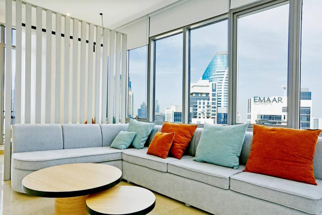 Brown Stone Homes Burj Khlifa *