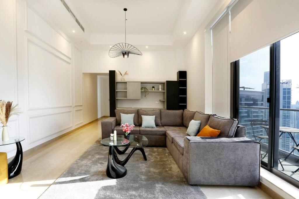 Brown Stone Homes Burj Khlifa Apartment *