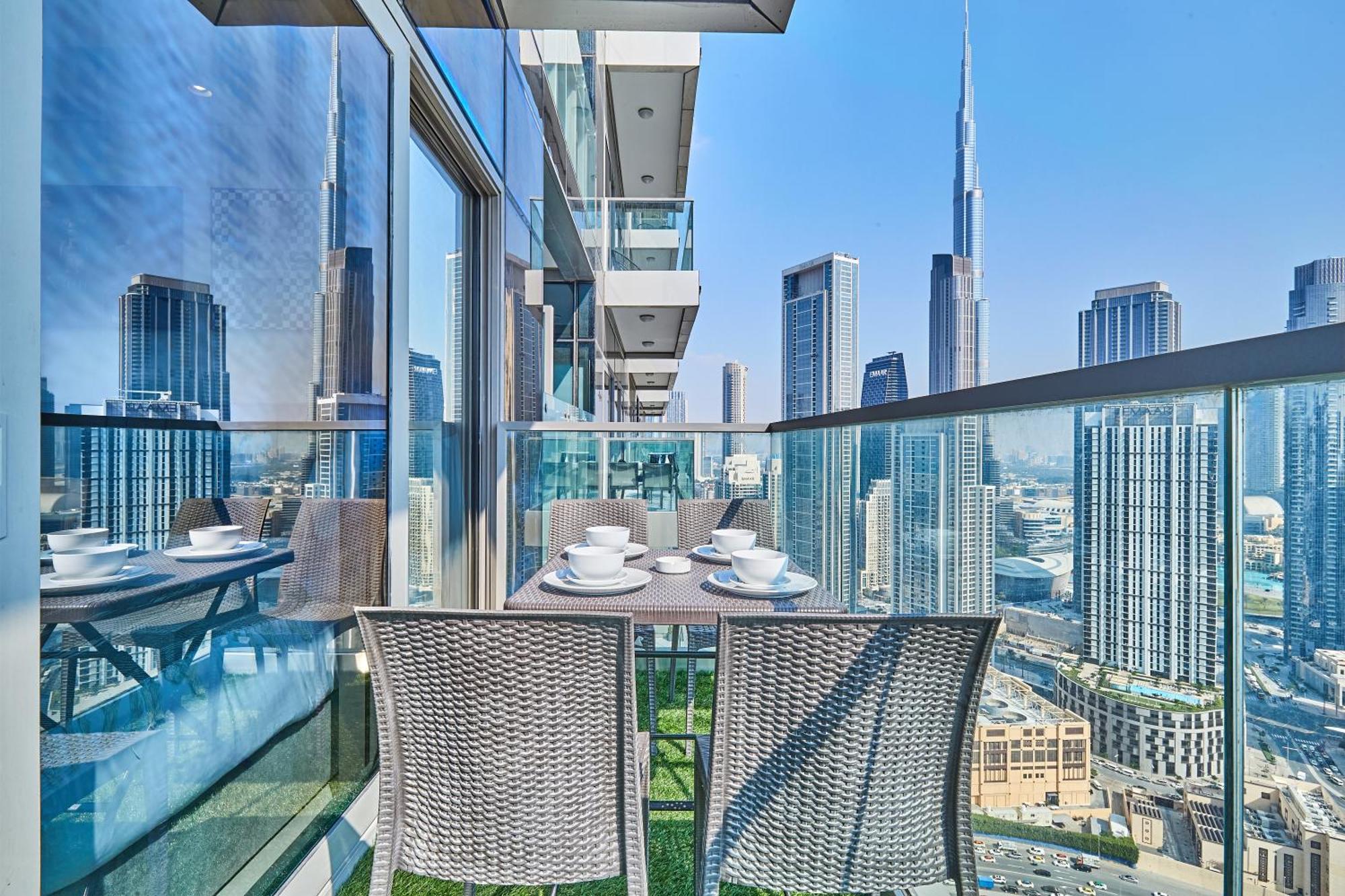 Highest Infinity Pool In Downtown Apartment *